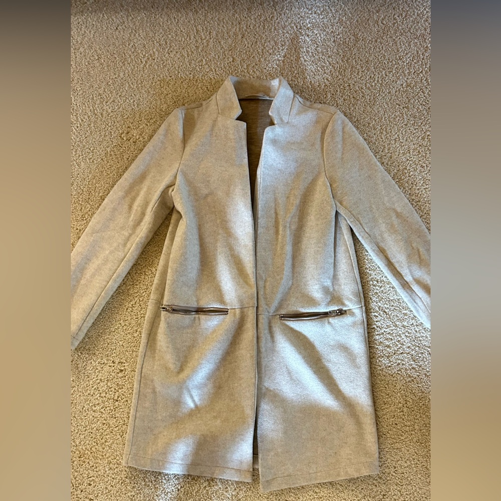 Stylish beige Coat with Zipper Pockets